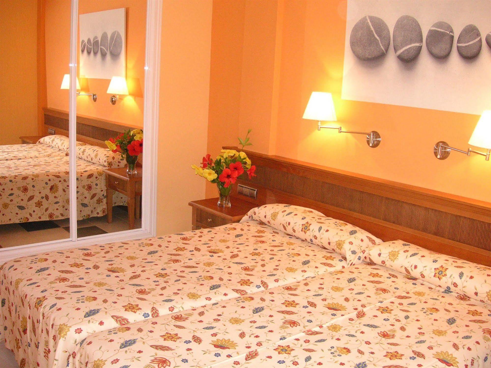 Aparthotel El Cerrito Los Cancajos Bagian luar foto
